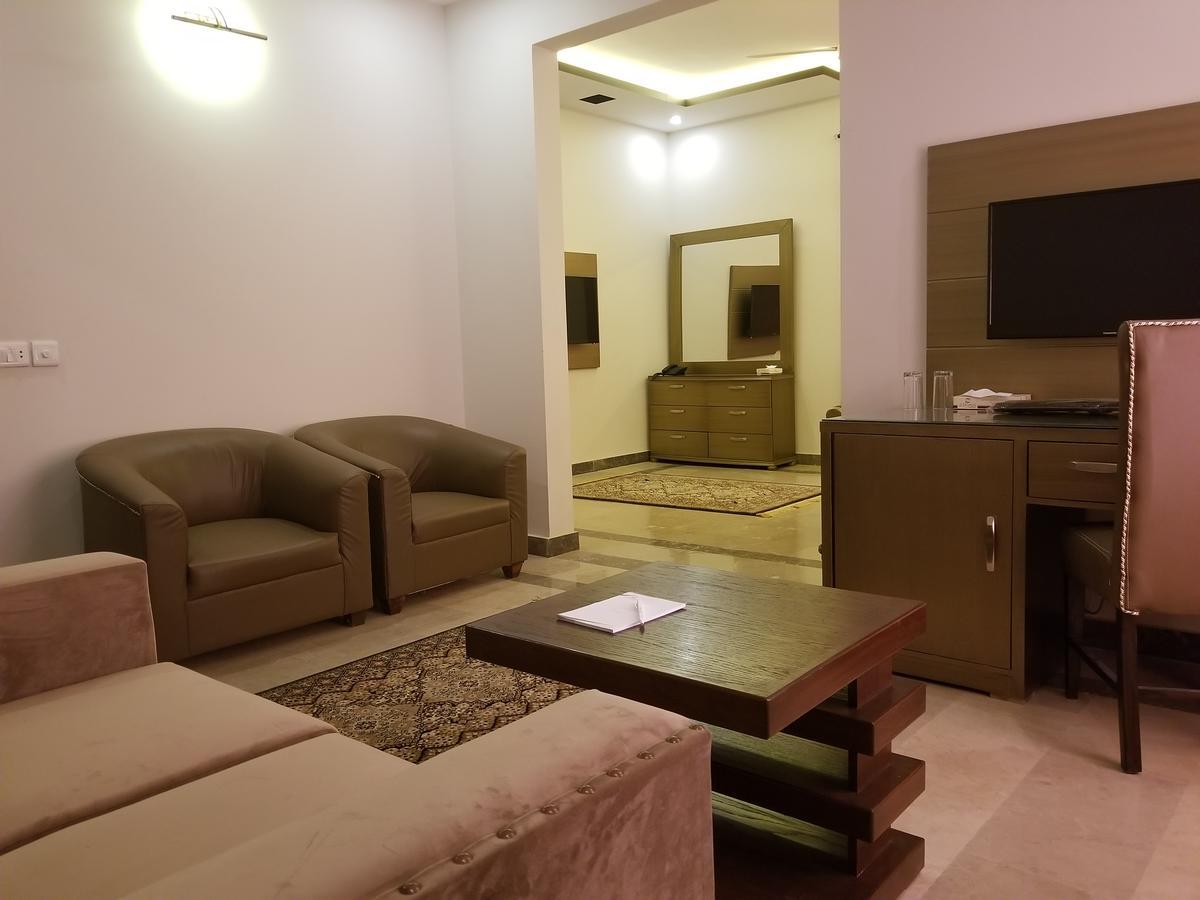 Zifan Hotel & Suites Карачи Экстерьер фото