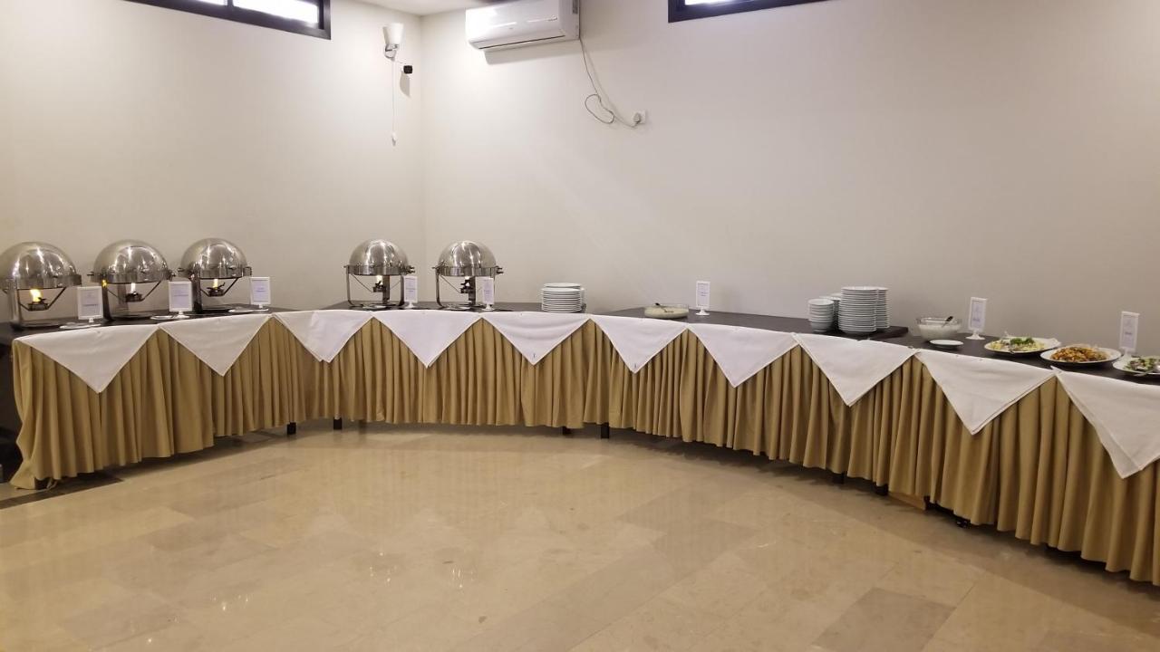Zifan Hotel & Suites Карачи Экстерьер фото